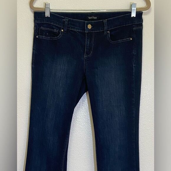 White House Black Market - Feel Beautiful Dark Wash Skinny Jeans - size 6 (28) - Picture 7 of 10